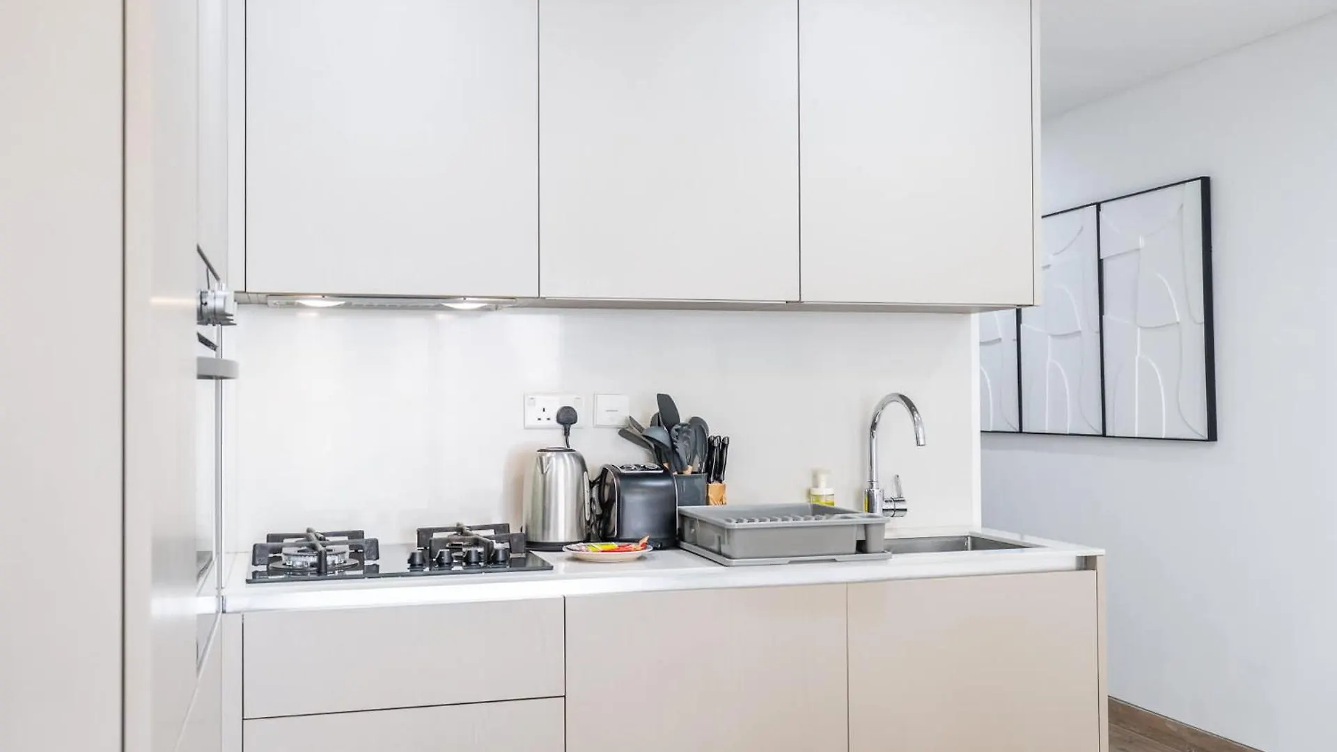 Feel The Luxury In This 1 Bedroom In East 40 Tower Dubai 0*,