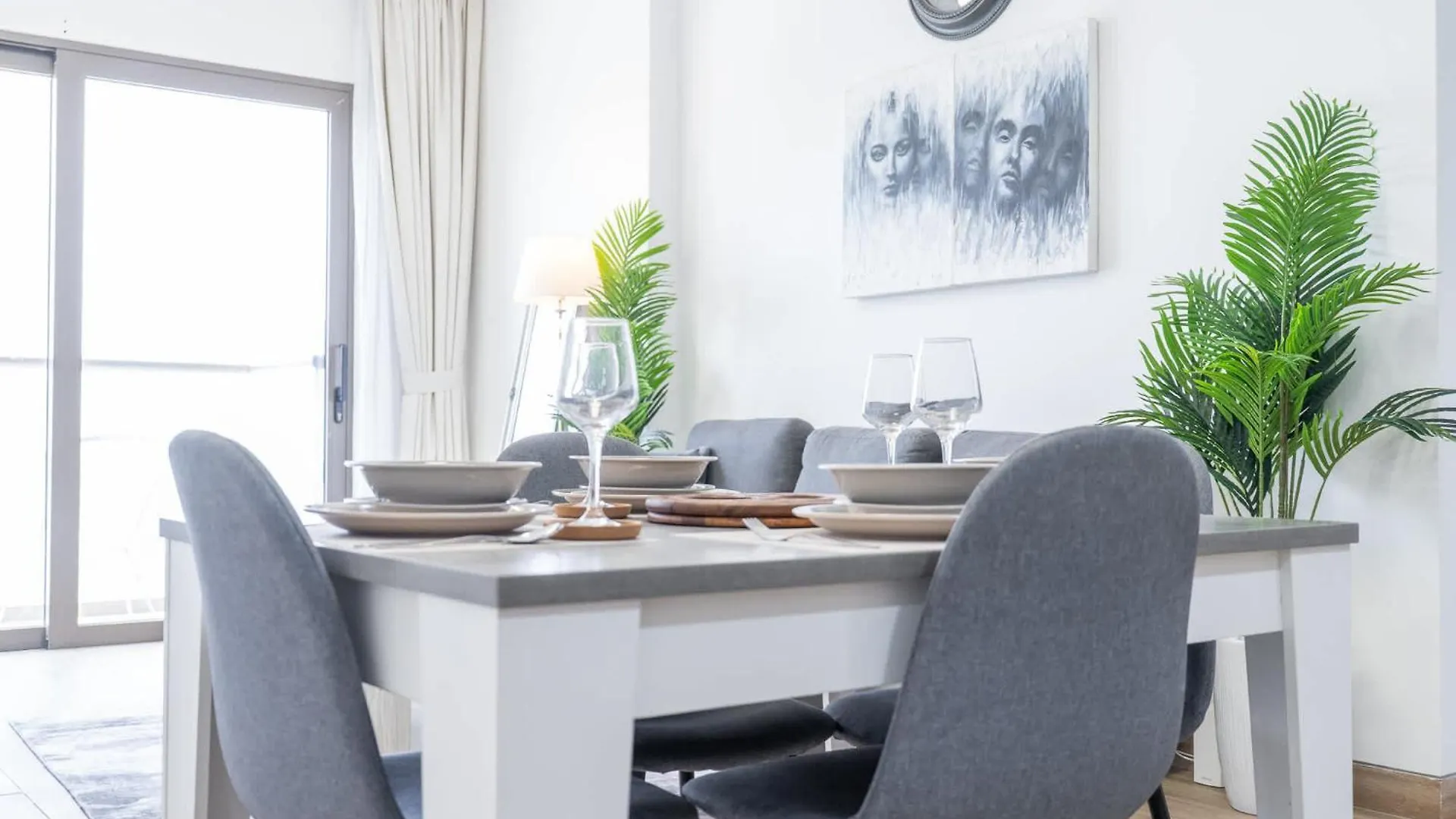 Feel The Luxury In This 1 Bedroom In East 40 Tower Dubai Appartamento