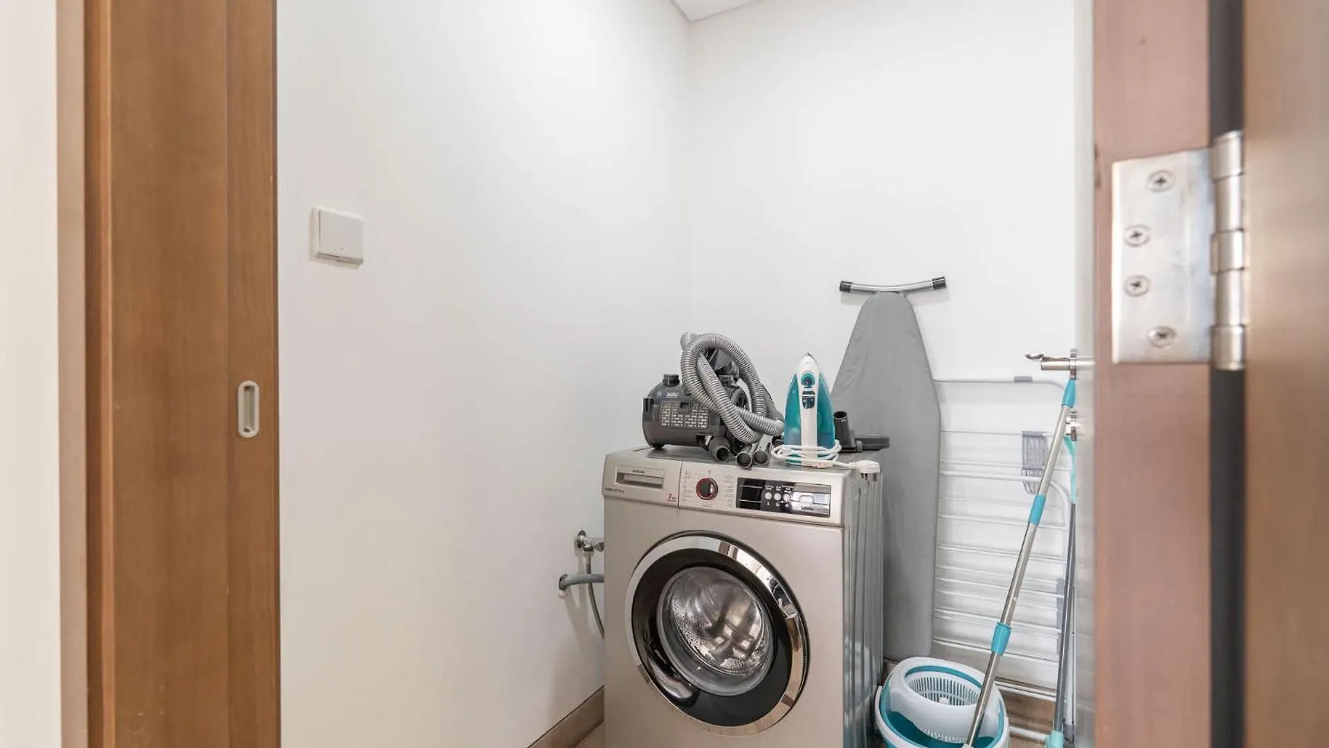 Feel The Luxury In This 1 Bedroom In East 40 Tower Dubai
