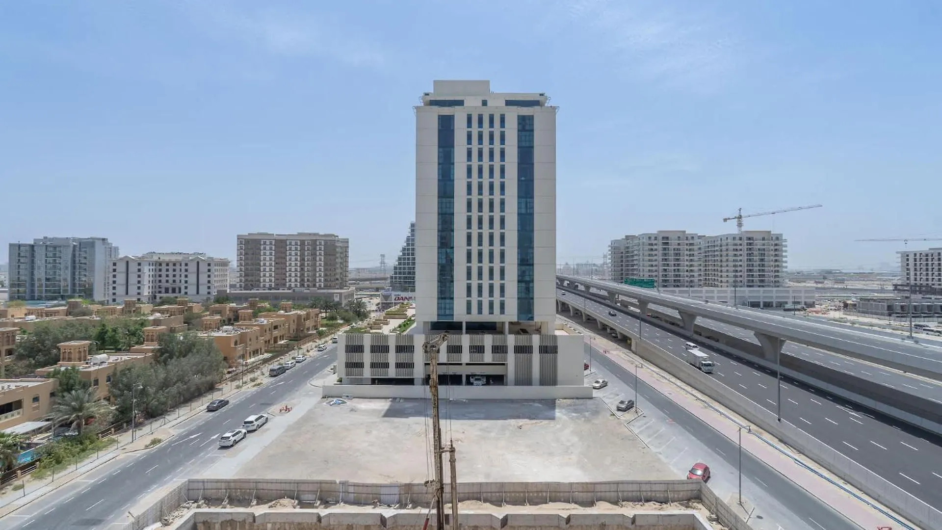 Feel The Luxury In This 1 Bedroom In East 40 Tower Dubai Apartment