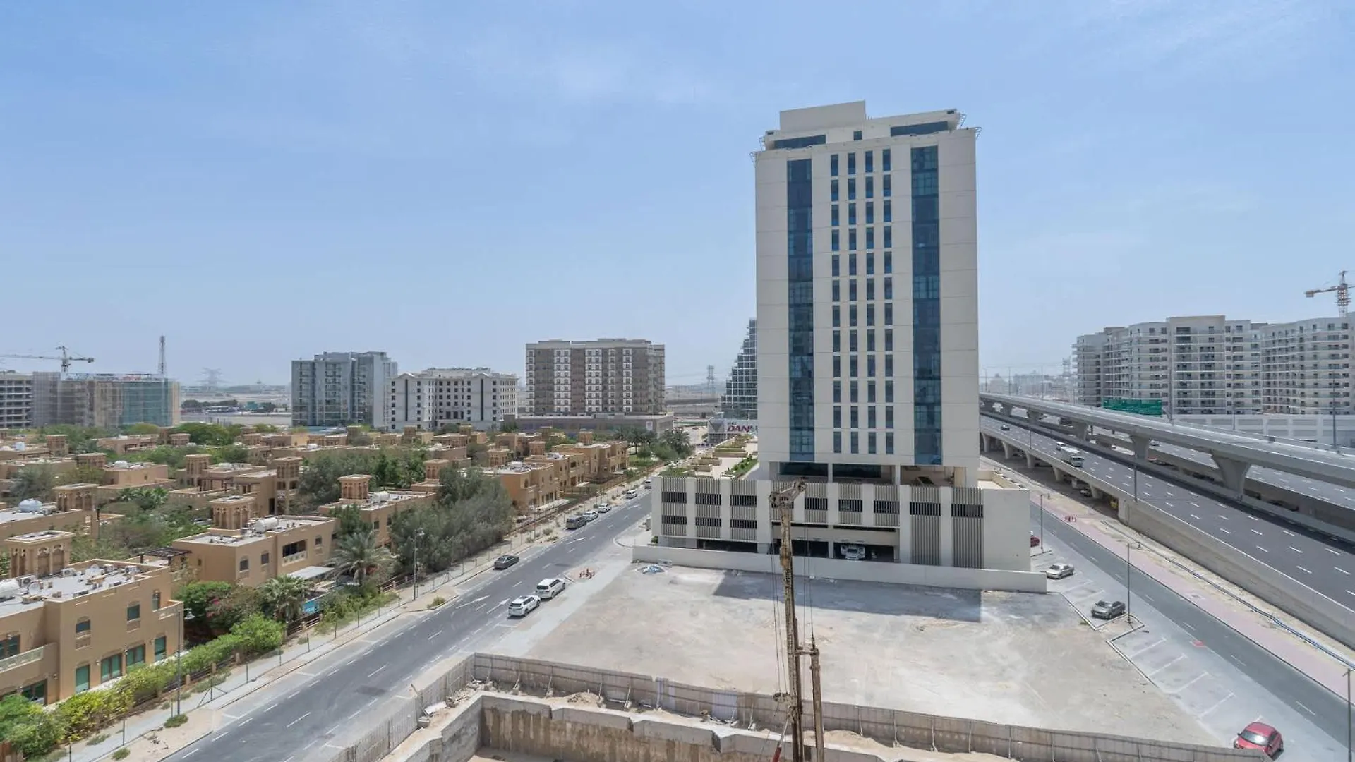Feel The Luxury In This 1 Bedroom In East 40 Tower Dubai Apartment