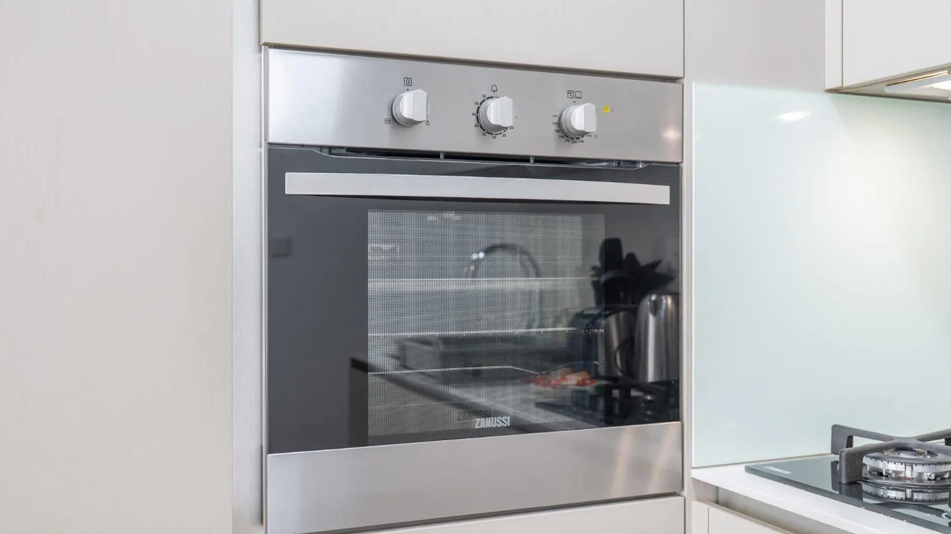 Feel The Luxury In This 1 Bedroom In East 40 Tower Dubai