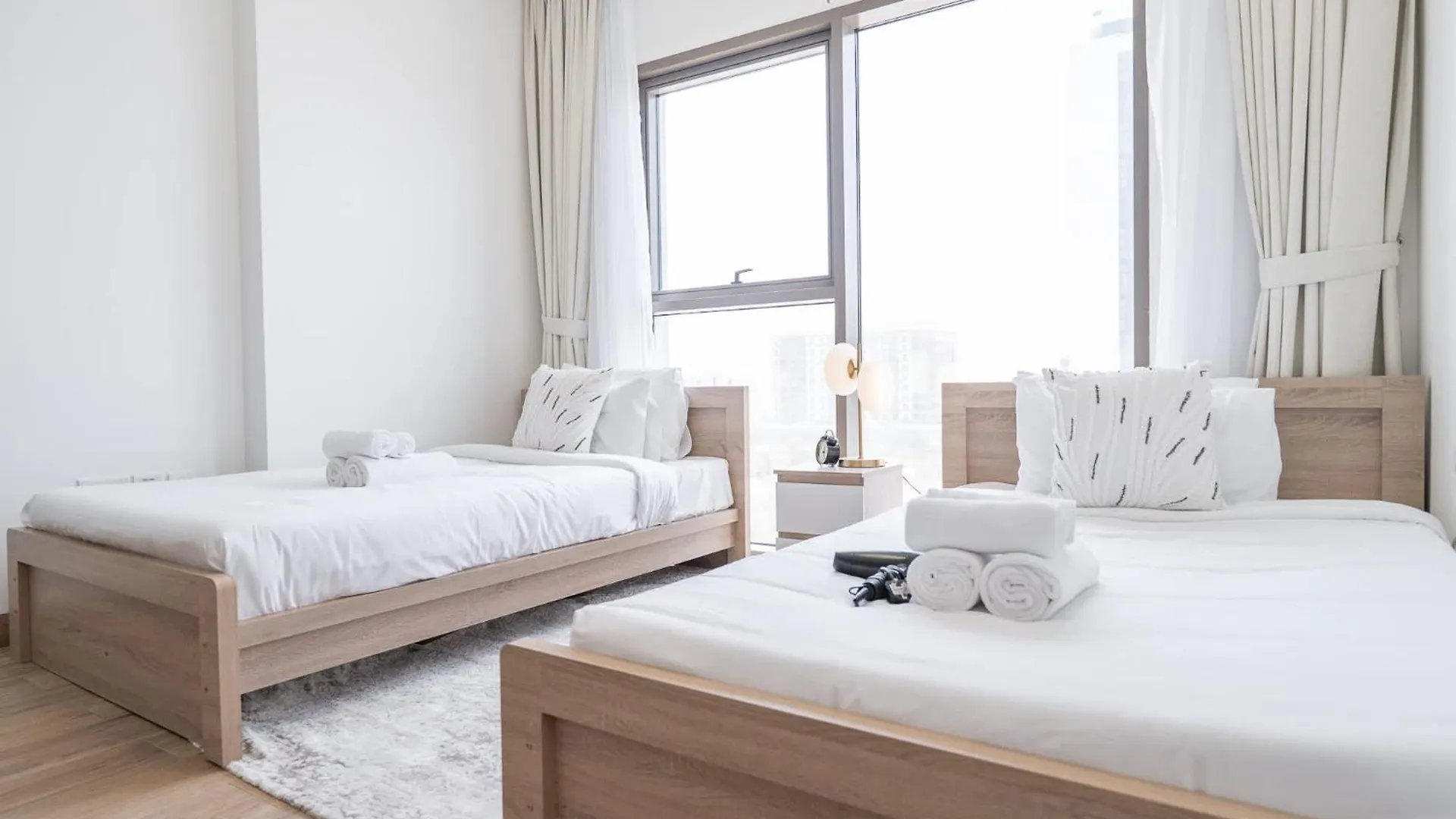 Feel The Luxury In This 1 Bedroom In East 40 Tower Dubai Apartment