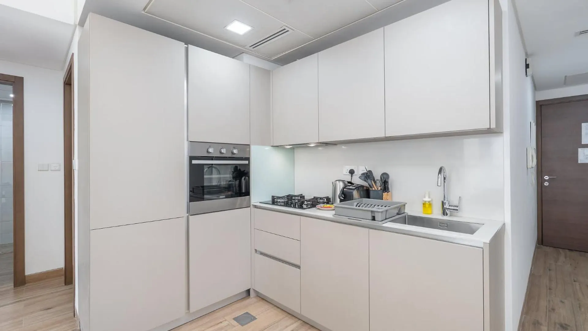 Apartment Feel The Luxury In This 1 Bedroom In East 40 Tower Dubai