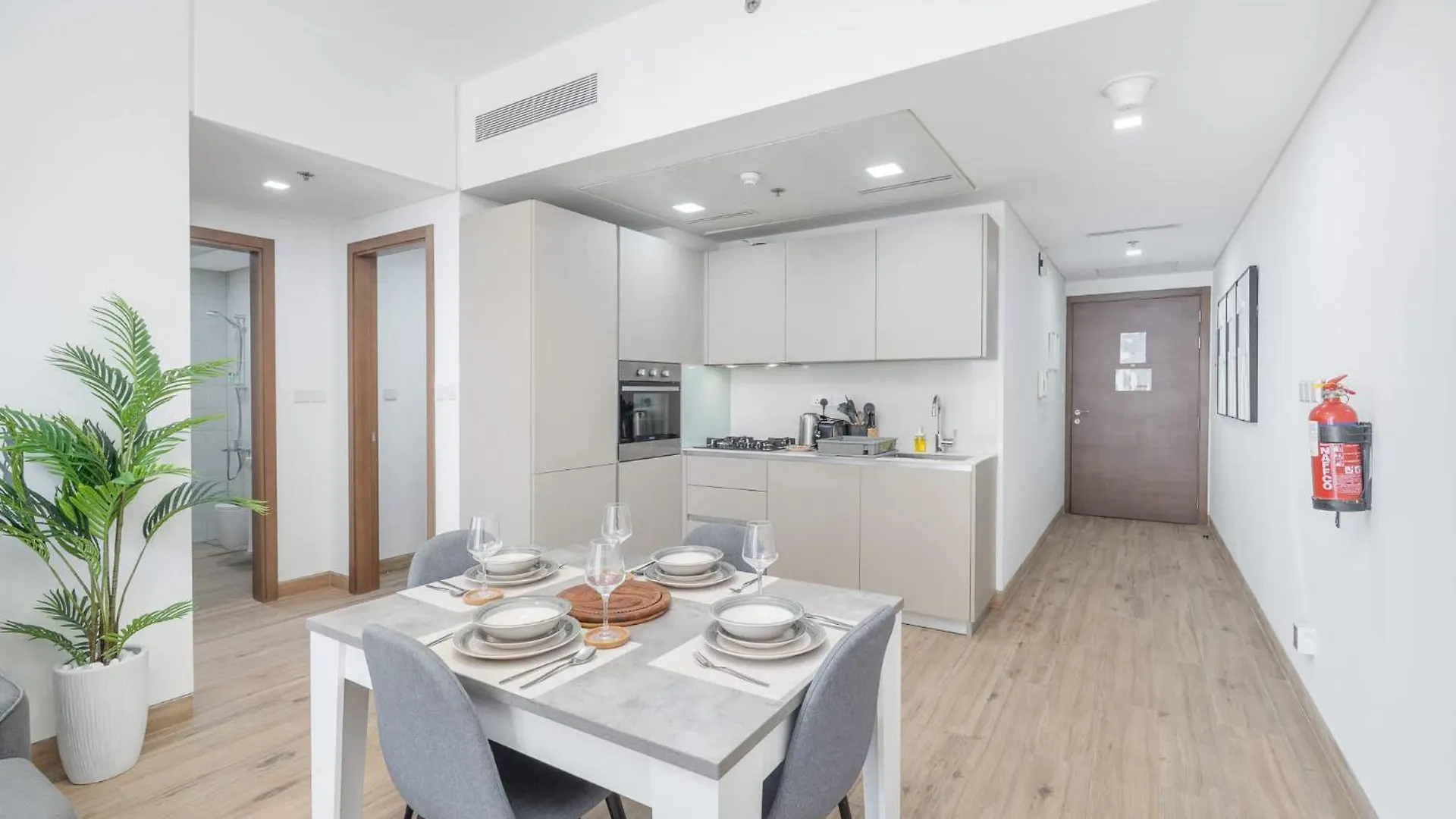 Feel The Luxury In This 1 Bedroom In East 40 Tower Dubai 0*,